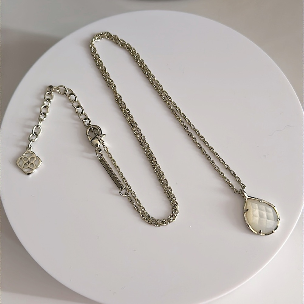 Kendra Scott - Excellent Condition Facetted Moonstone Pendant Necklace